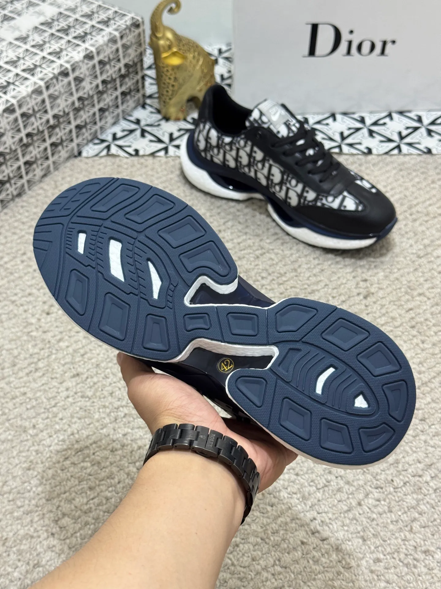 Men's shoes 💰440 [New model] 🐬🐬Original quality - Dior The latest model of sports shoes 🎁Casual and fashionable men's shoes 👟Best model 💥Simple and elegant version, exclusive for trendy men. Unique official website new and most brand elements 👑original decoration, imported cowhide stitching with classic fabrics, fashionable and generous accessories, ✅foamed TPU wear-resistant and taller outsole, light and comfortable. Size: 38-44 (45 customized